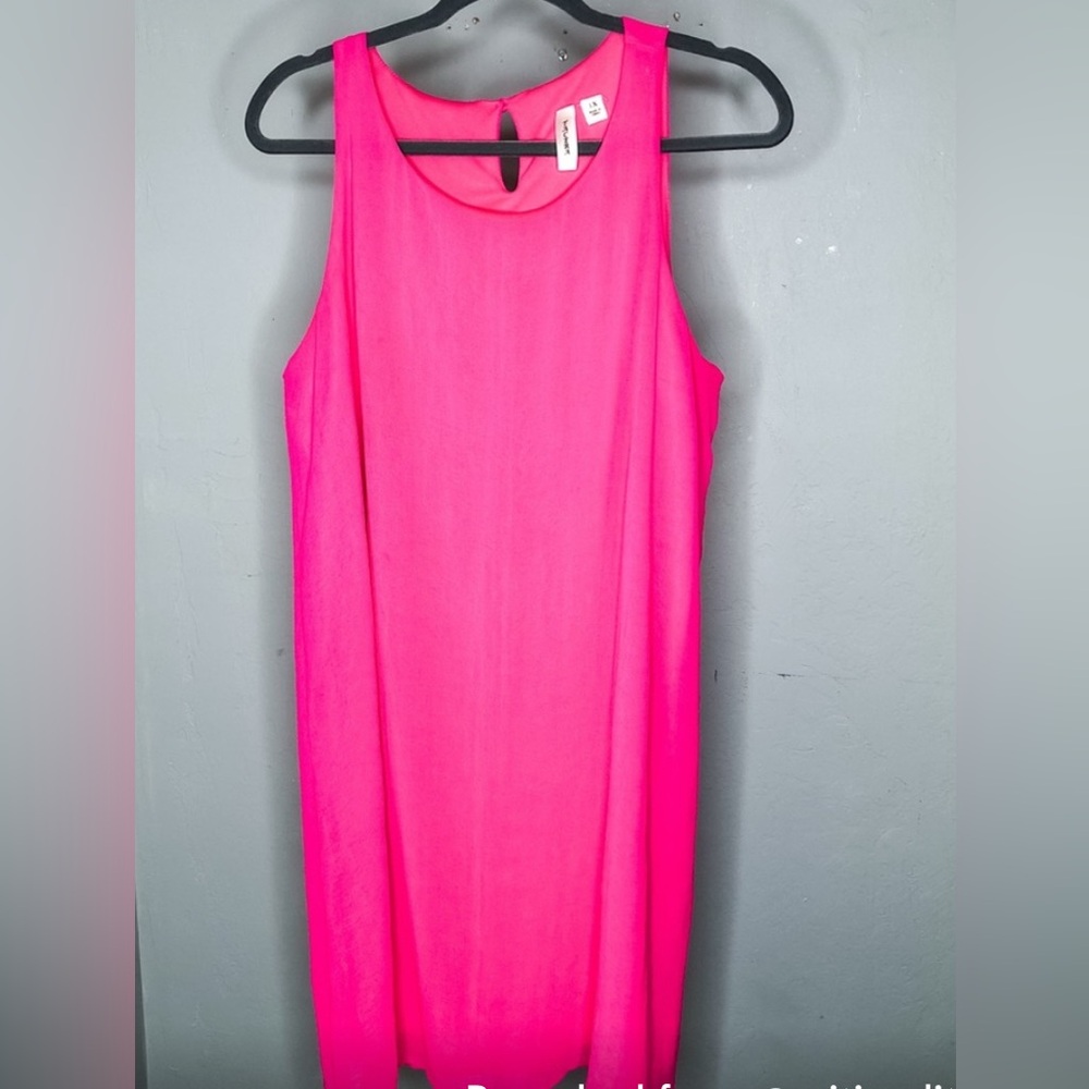 Hot Pink Sleeveless Short Dress - size 1X